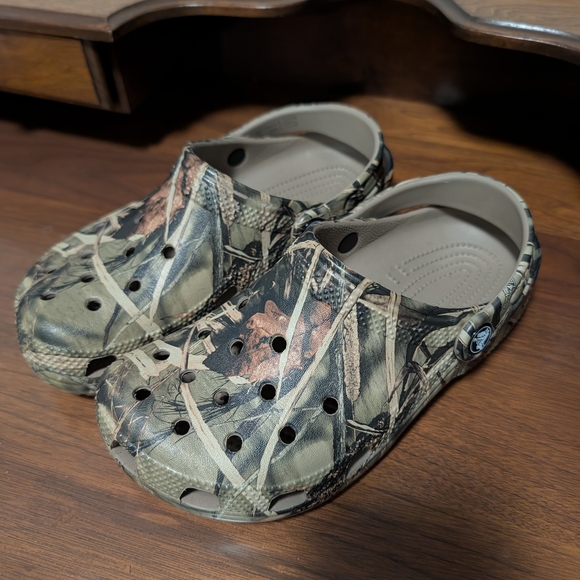 CROCS Other - Kids Realtree Camo Crocs- Junior Size 3